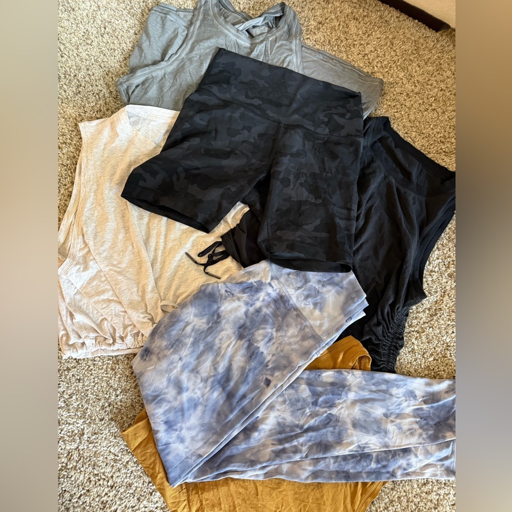 Lululemon bundle : 1 shorts, 1 leggings, 4 shirts